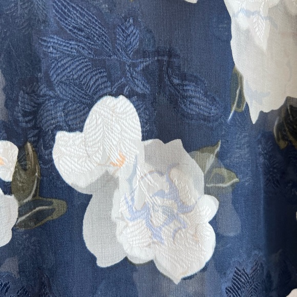 Club Monaco FLORAL  SILK TOP LIKE NEW! Size S - Picture 2 of 4